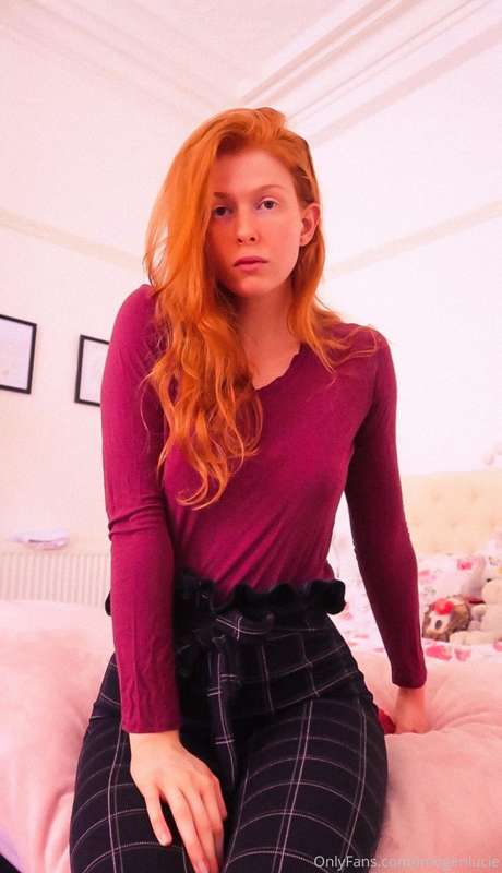 Come see this good girl become a bad one😈😈 naughty secretary..