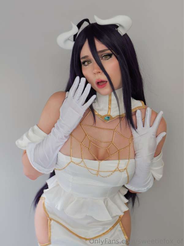 Do you like this white dress on Albedo? 🤍 A golden cobweb ne.. 12