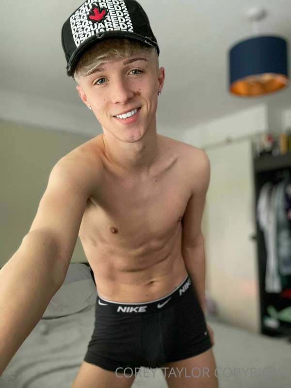 𝗦𝗵𝗼𝘂𝗹𝗱 𝗜 𝗰𝗼𝗹𝗹𝗮𝗯 𝘄𝗶𝘁𝗵 @JamesYalch ? 
He’s one the the hottest.. 5