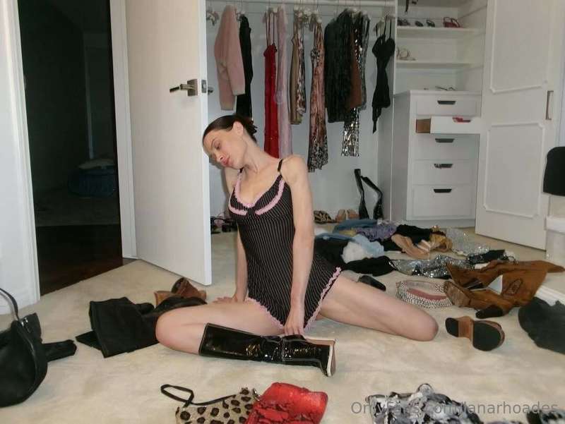 a littleeee messy just how you like it ;) 1