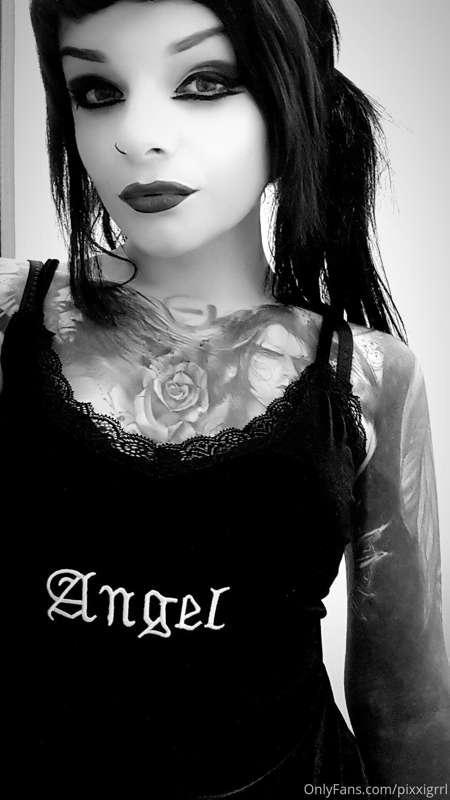 I'm an angel 😈🖤