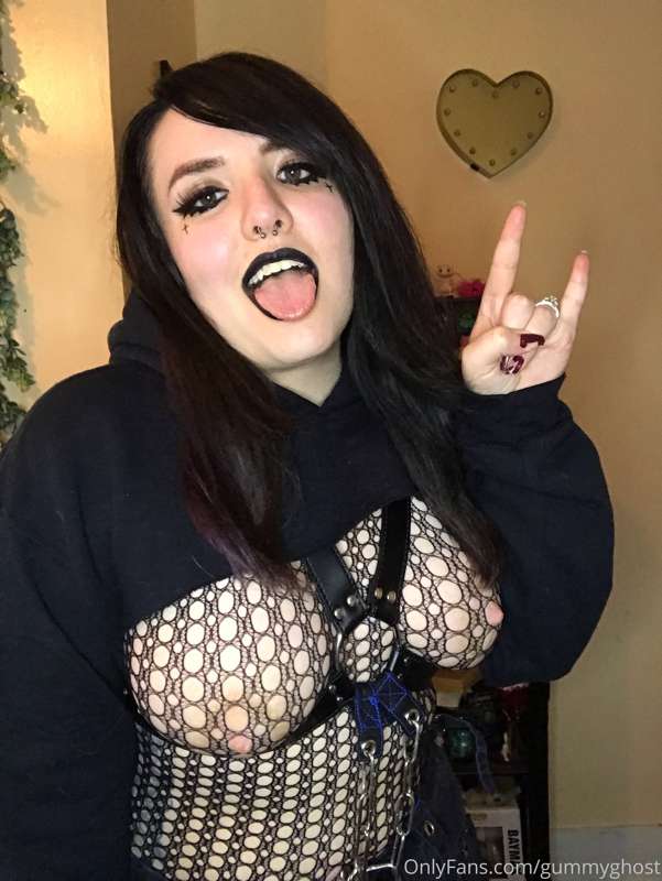 What happens when you get your goth gf home 🥀 30