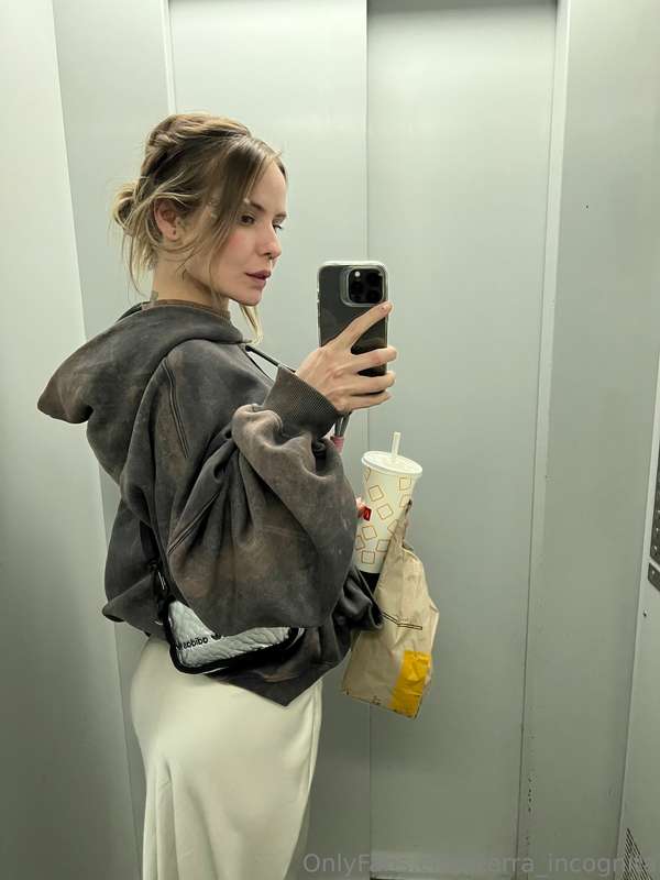 A photo in the mirror is an integral part of the modern girl..