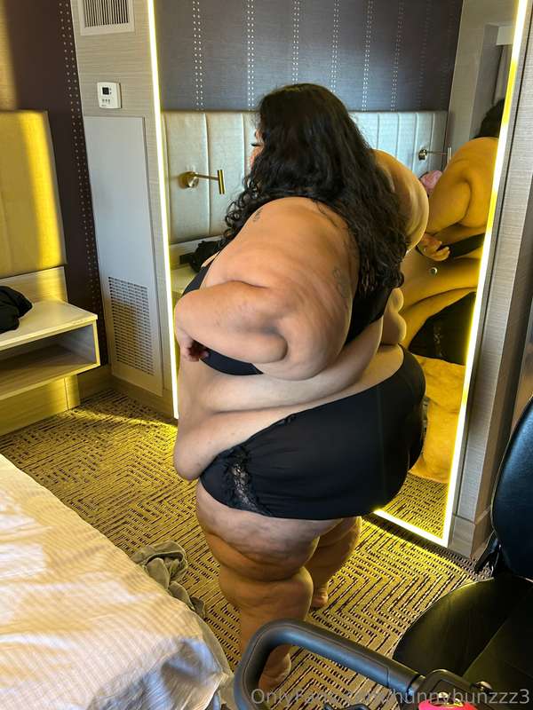 Heheh always captures how big i look at different angles 🤭❤️ 1