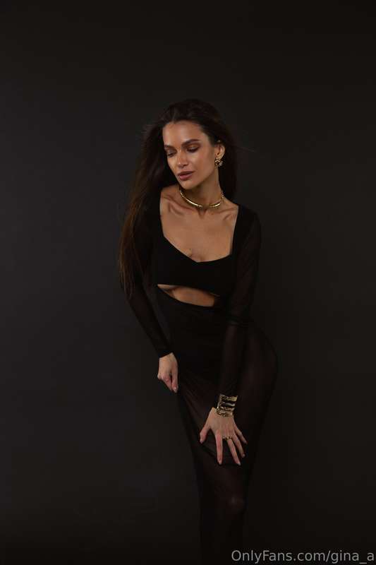 The best part of modeling? Creating characters through fabri.. 1
