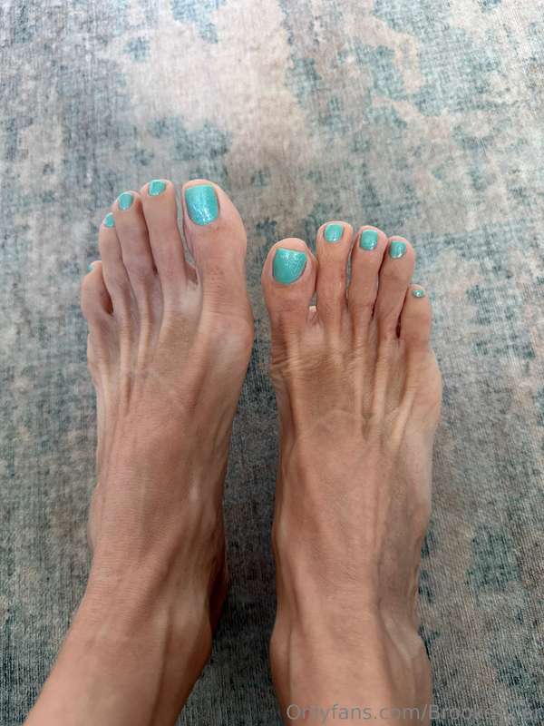 Just got a fresh pedi and getting ready to see Jake. I'm so ..