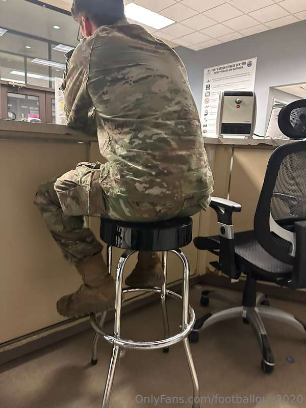 Me jerking and soldiers being soldiers! 22