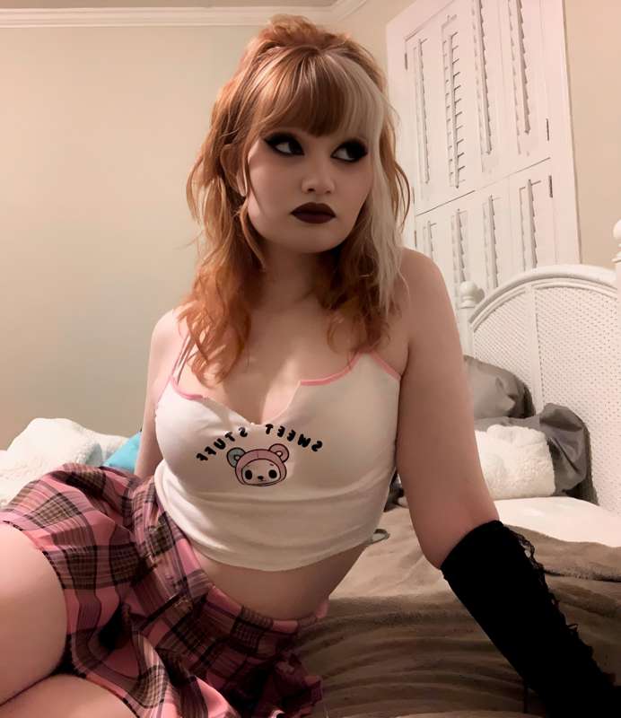 Just a lonely goth girl 🖤