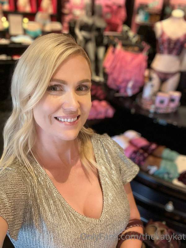 Shopping at Victoria's Secret, getting ready for a Saturday ..