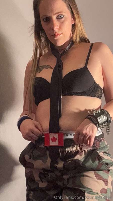If u ever fantized about Avril Lavigne, here’s some sexy cos..
