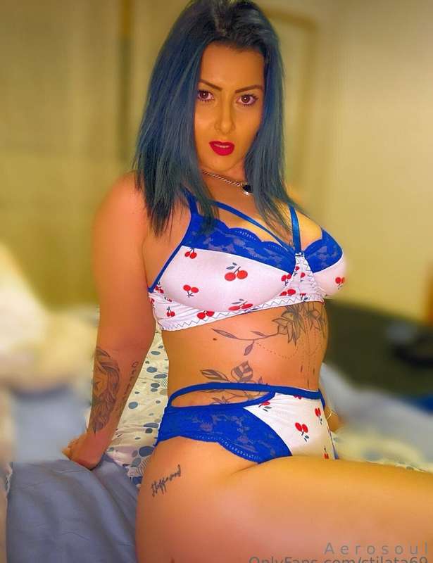 ### My new friend @stilata69 is 🔥🔥🔥 🇷🇴 Romanian hot mom read.. 2