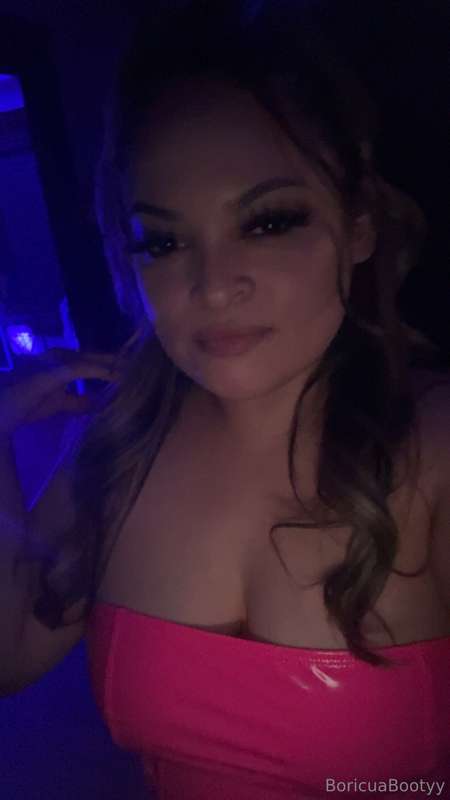 Take me out on a date with soft lighting so I can jerk you o..