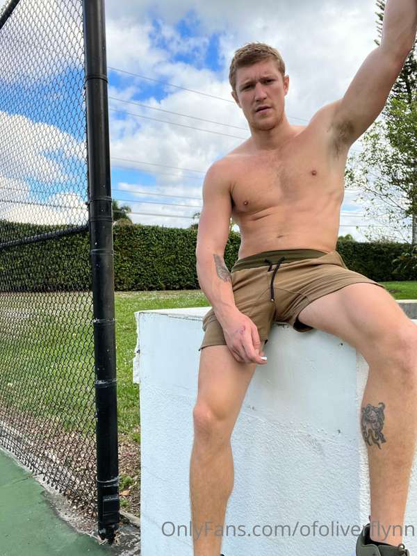 Just hanging out, Looking to be someone's Daddy😈