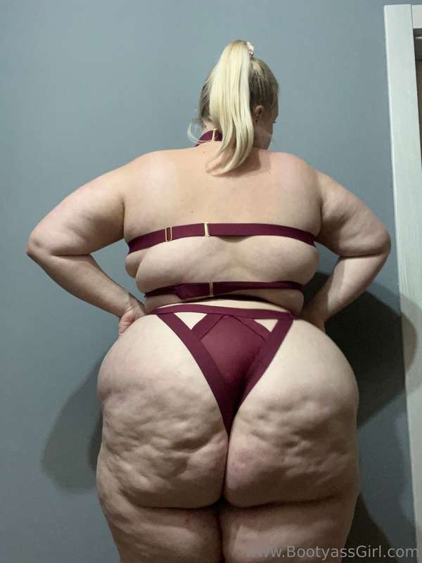 😈🍑Who doesn't love a big ass like that.🍑😈 1
