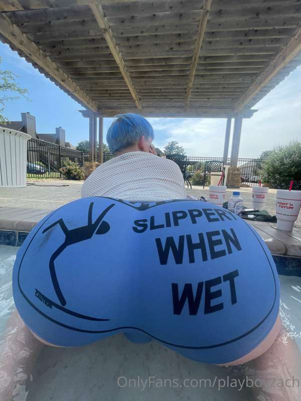 Slippery when wet💦