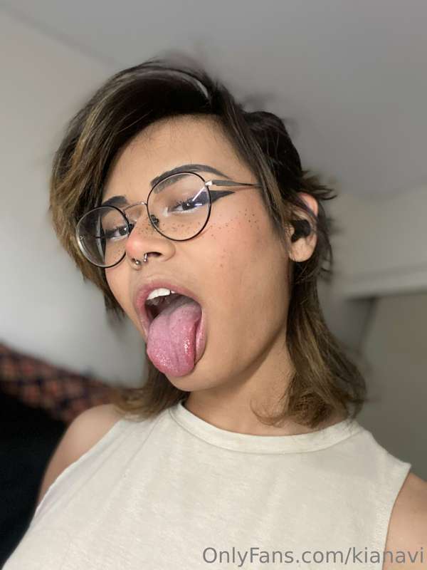 Hiya!!! ❤️
Just finished doing ma makeup and I’m ready to he.. 9