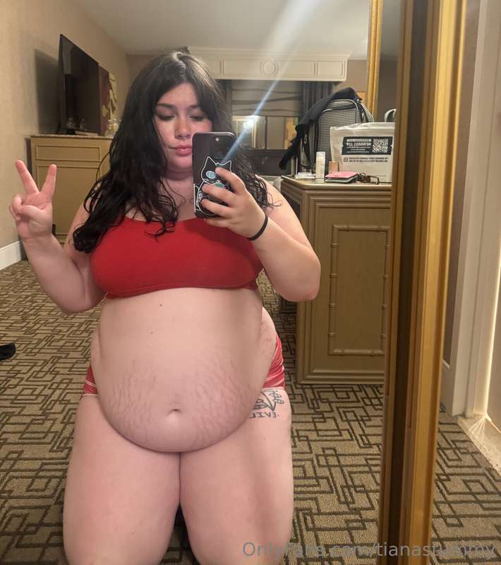 BREAKING NEWS!!!! the tummy is ALMOST touching the floor lik.. 8