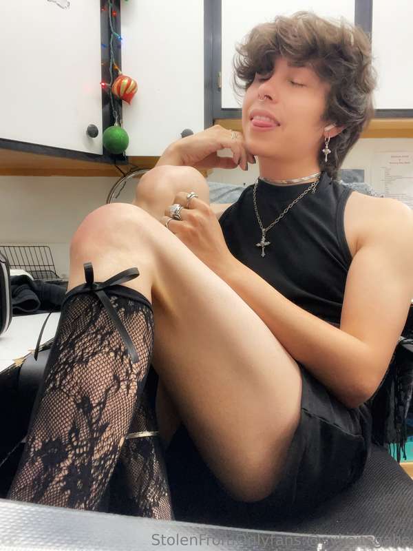 To make it up to you cuties on the delay, here’s me being NS.. 4