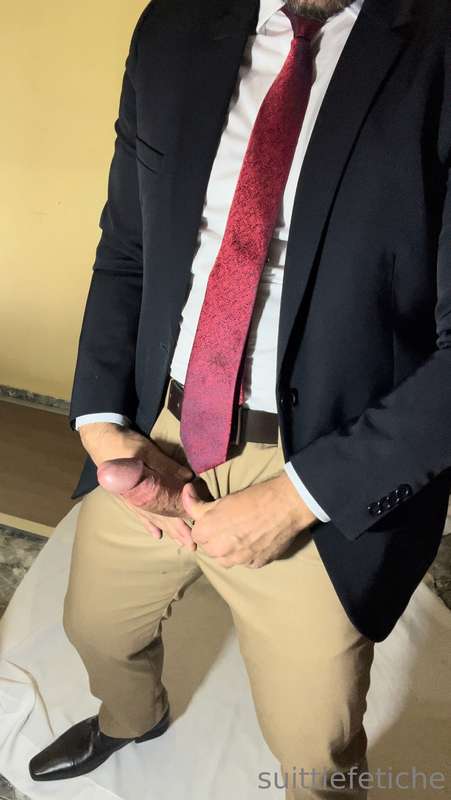 Cada vez me dá mais vontade de vestir roupa social. Gozo fác.. 4