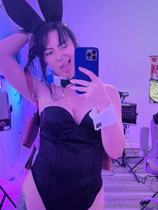 Ever seen a 🐰as hot as me? 2