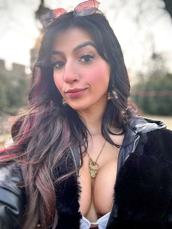 Habibi come to Prague 🇨🇿🇵🇰 Keep swiping to see my tiddies 🙈 .. 30