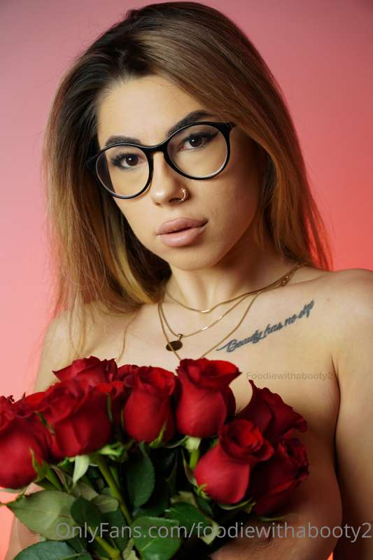 Roses are red...(Best comm gets a pussy selfie) 3