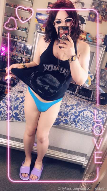 Happy Friday Y’all 💙✌🏻 2
