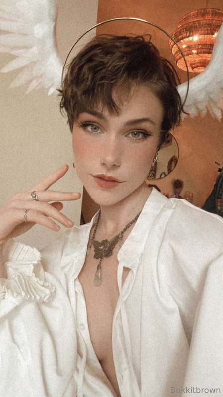 This angel wants to see you get down on your knees for them... 3