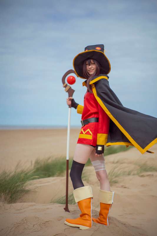 This was a little embarassing 😖 my 1st public cosplay photos.. 3