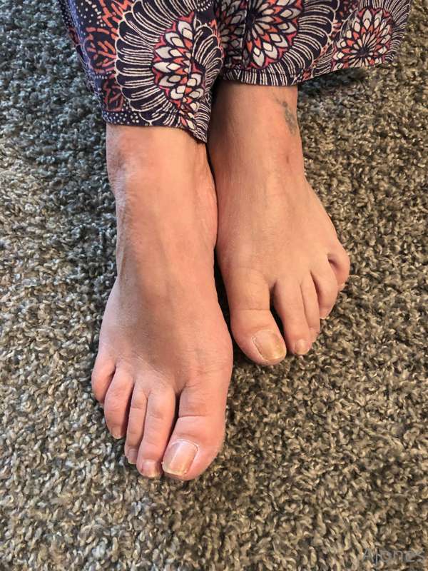 More to cum, just a few teasers for you guys to enjoy!!! ❤️🦶.. 2