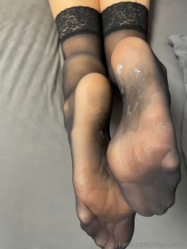 Just got some cum on my nylon stockings. you really couldn’t.. 4
