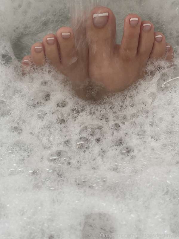 The most suckable toes yet 2