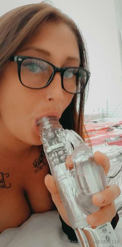 I'd much rather a real cock in my mouth 😋🤤 🍆 😈😈😈 2