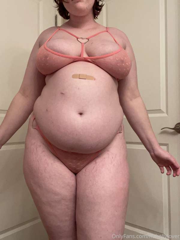 Feeling so sexy in this lingerie piece a sweet follower of m.. 3