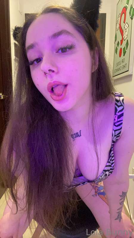 👉👈 Give me a kiss with your open mouth  🥰
and i might let yo..