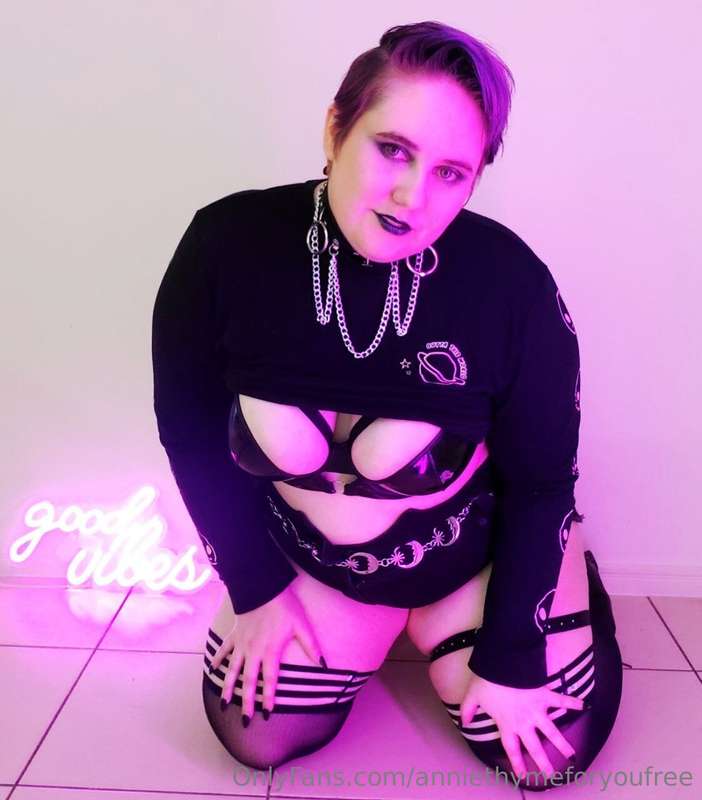 Do i bring good vibes to your day? My VIP @anniethymeforyou ..