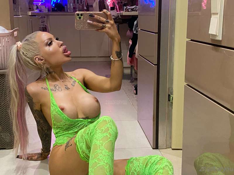 I’m a horny neon lime today 🍋