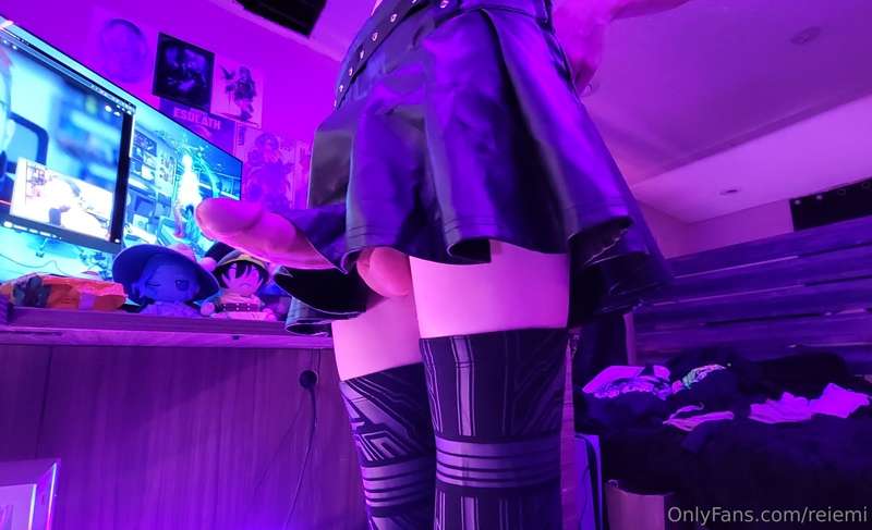skirt pics because i havent posted enough in them 🖤🖤🖤 15
