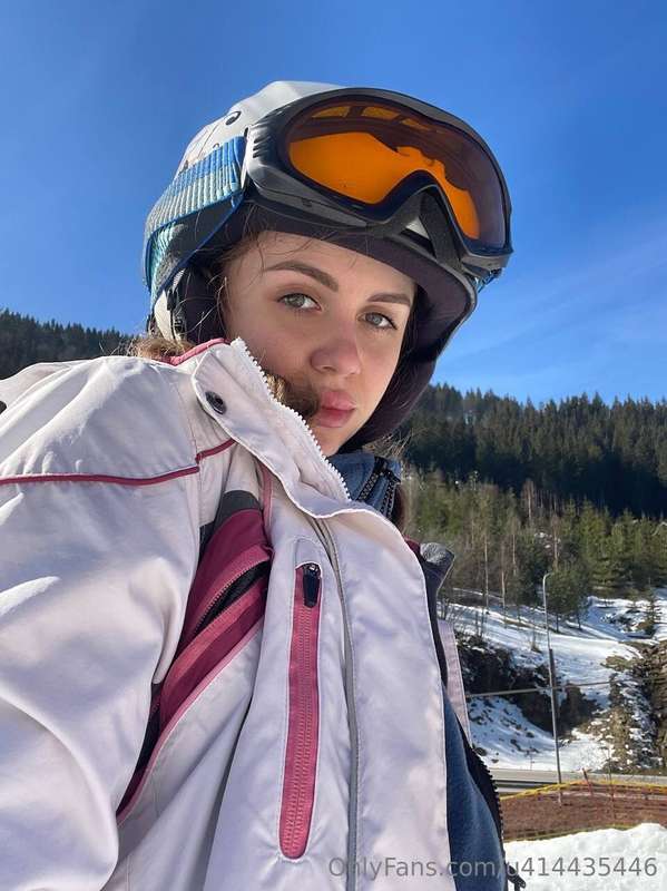 I love snowboarding. And even more, I love eating high in th..