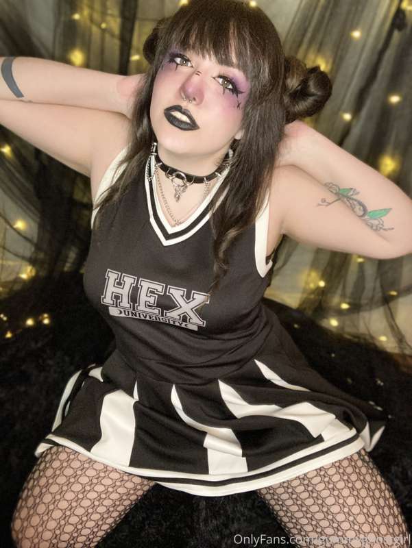 Your goth cheerleader gf wants to help you score 🖤 9