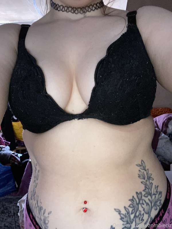 Trying to decide which of my old bras I should ditch...💖 wha.. 5