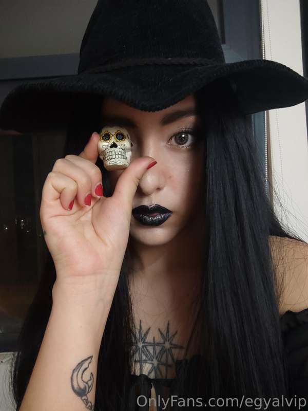 🎃 NEW HALLOWEEN SET 🎃 40 NEW PICS 🎃
I HAVE MORE COSTUMES AND.. 3