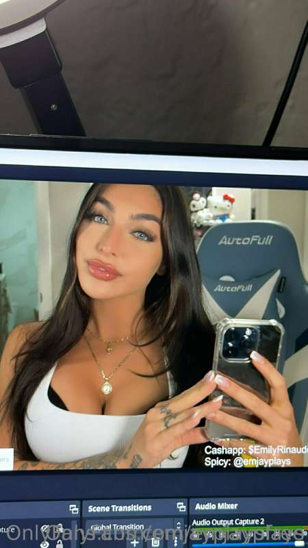 your favorite streamer girl 🥺🥰
