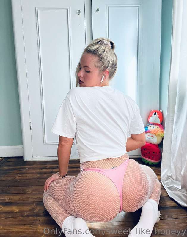 Fishnet tights & socks…. 💁🏼‍♀️ 
I like to create my own styl.. 5
