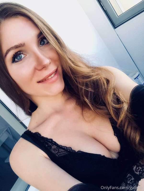 Vicky🌞Welcome to my page. Send me dm right now. it's going t..