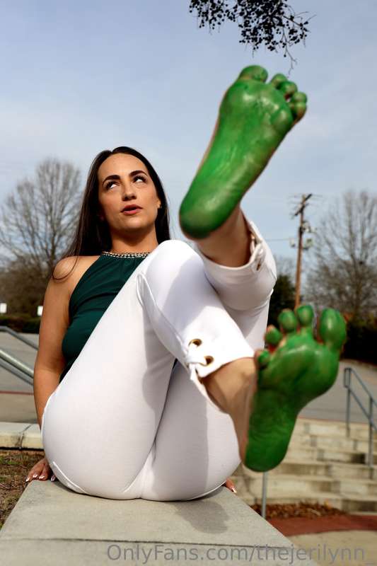 Green with envy? Or just horny for my feet? 👣 17