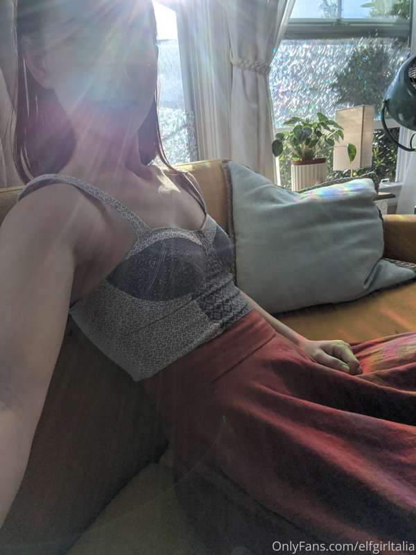 Hanging out with a friend today <3 My vesper vibrator should..