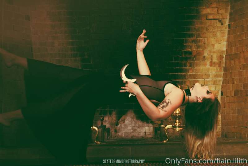 Did you know you know I model as well in my free time? Here'..