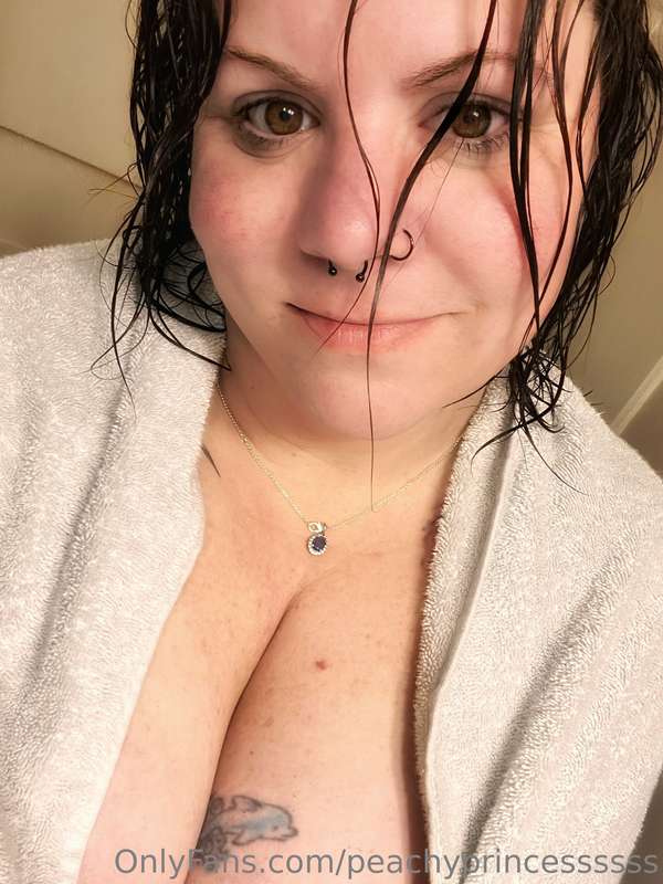 Tip $5 and when I see the tip…I’ll DM you a pic of my tits w..