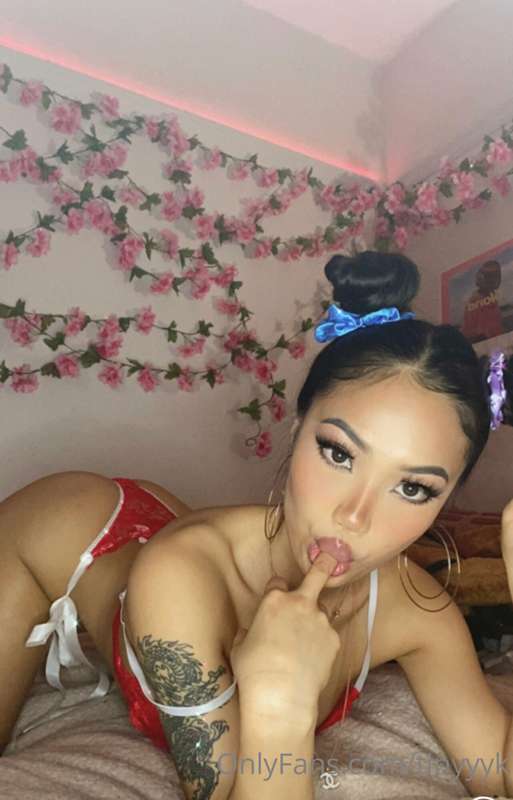 Chinese foreign exchange student @wetaja wants your cock 🤪🤪s..